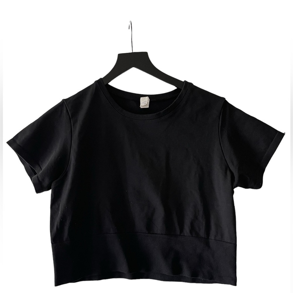OFFLINE By Aerie Sidewalk Seamless Cropped Athletic Shortsleeve Black T-Shirt - Picture 2 of 14
